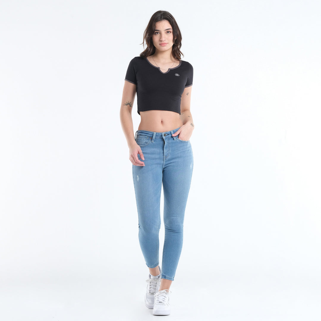 LEE LADIES FITTED CROP TOP WITH V-NOTCH NECKLINE