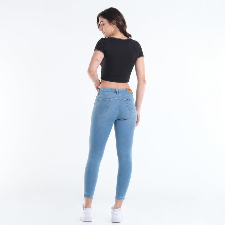 LEE LADIES FITTED CROP TOP WITH V-NOTCH NECKLINE