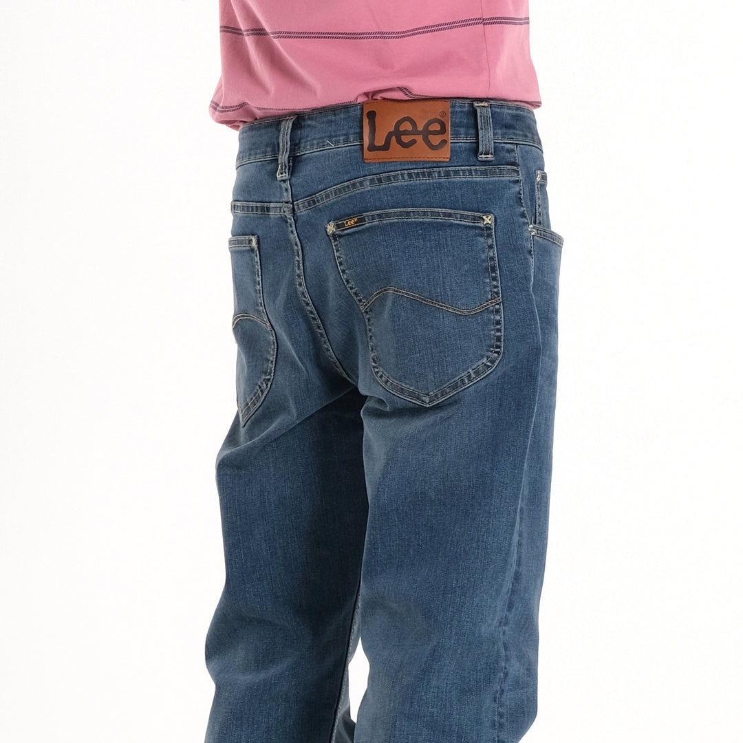 Lee Mens Denim Pants–Brooklyn Straight Fit in Sea Salt Worn