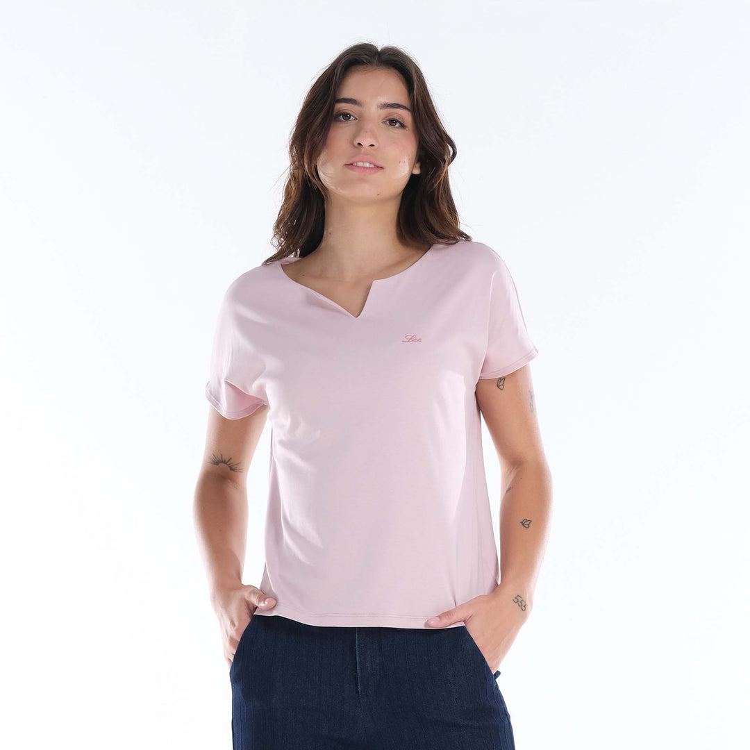 LEE LADIES MODIFIED V-SHAPED NECKLINE TOP WITH SMALL LOGO