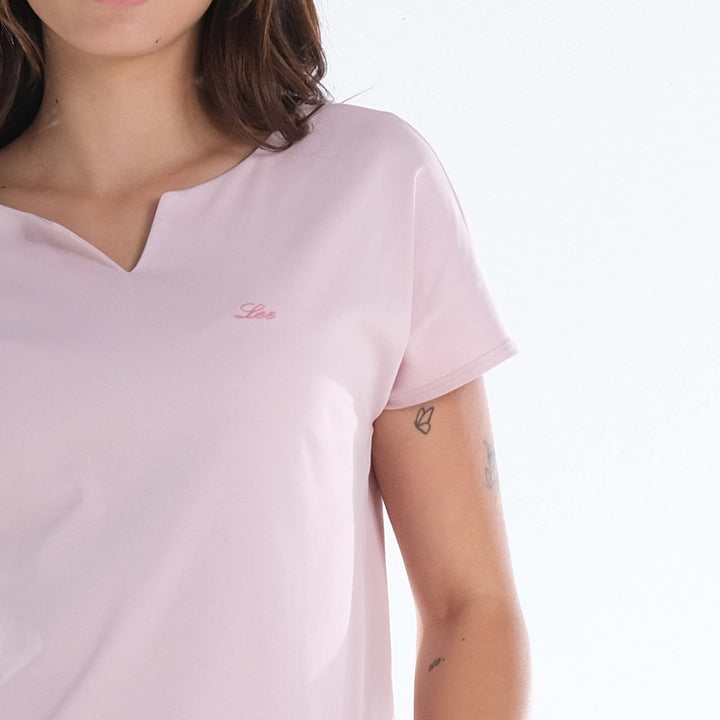 LEE LADIES MODIFIED V-SHAPED NECKLINE TOP WITH SMALL LOGO