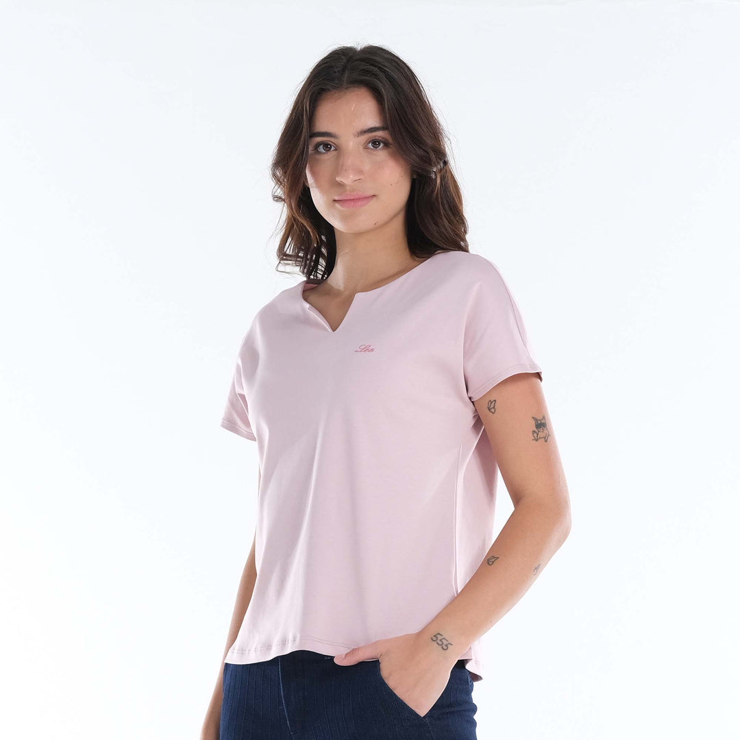 LEE LADIES MODIFIED V-SHAPED NECKLINE TOP WITH SMALL LOGO