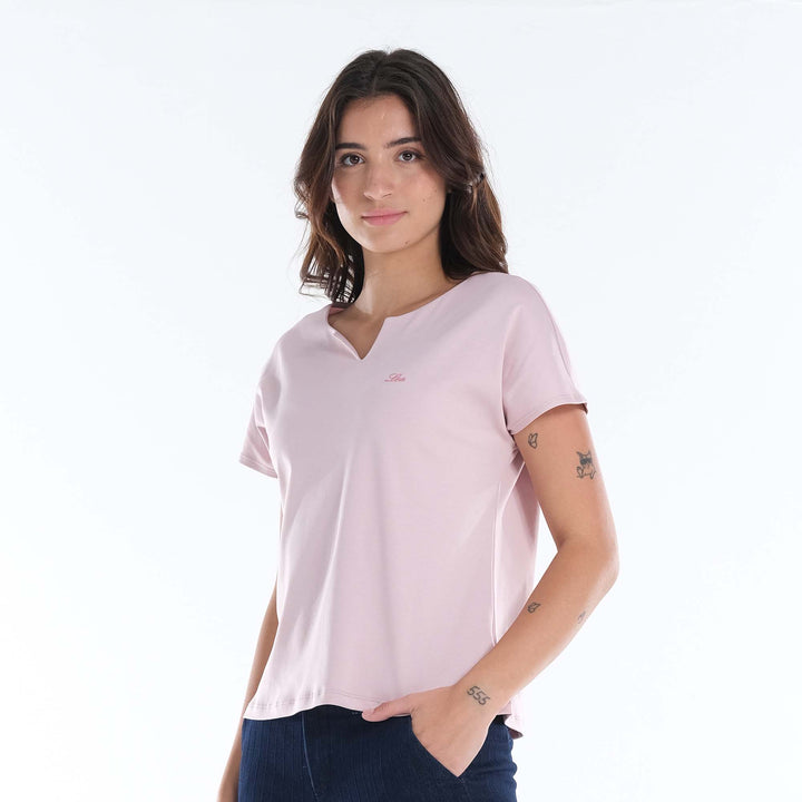 LEE LADIES MODIFIED V-SHAPED NECKLINE TOP WITH SMALL LOGO