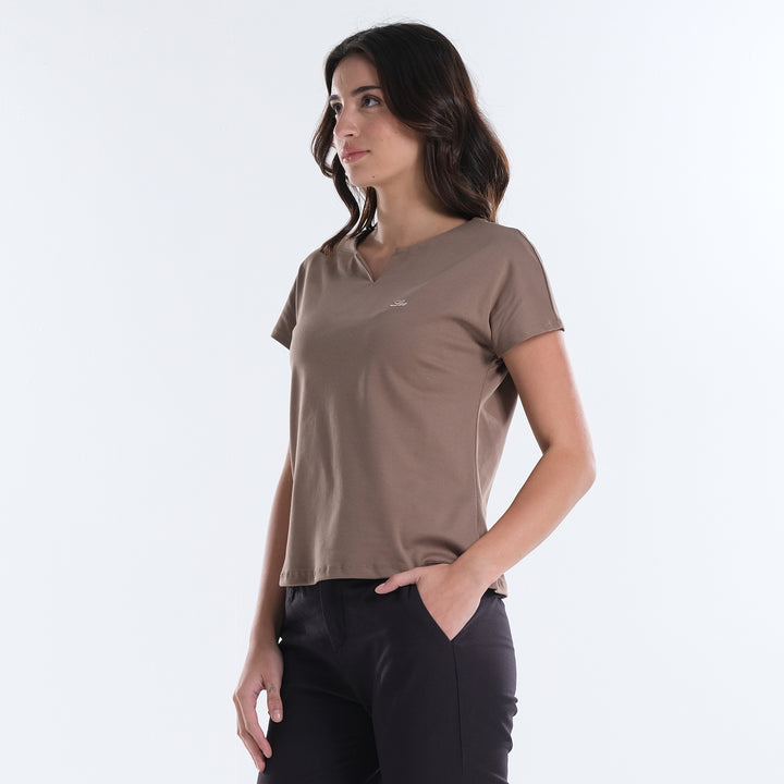 LEE LADIES MODIFIED V-SHAPED NECKLINE TOP WITH SMALL LOGO