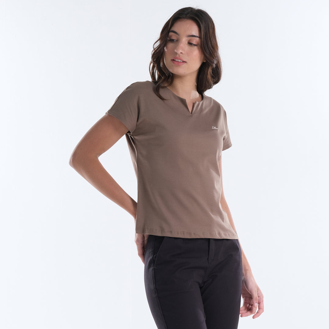 LEE LADIES MODIFIED V-SHAPED NECKLINE TOP WITH SMALL LOGO