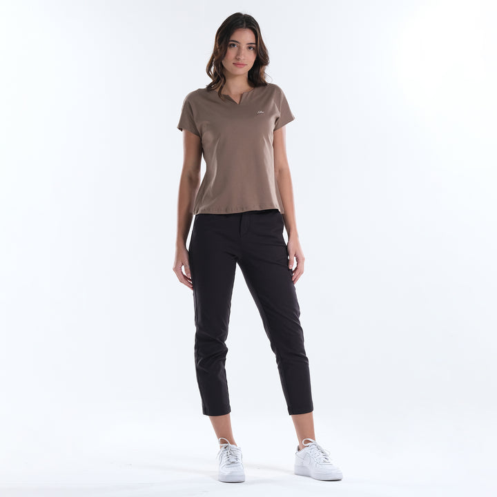 LEE LADIES MODIFIED V-SHAPED NECKLINE TOP WITH SMALL LOGO